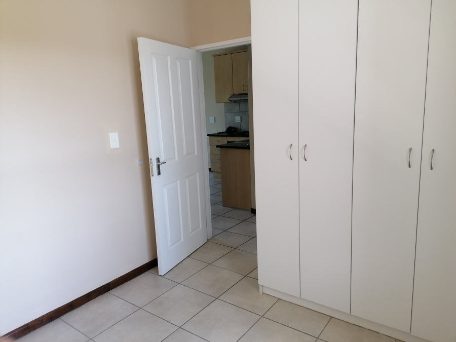To Let 2 Bedroom Property for Rent in Buh Rein Estate Western Cape